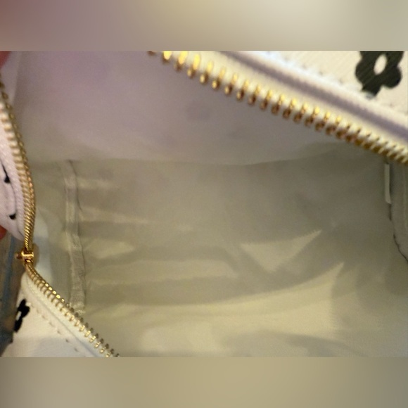 The Vintage Cosmetic Company makeup bag. White with black flower print. - Picture 2 of 7